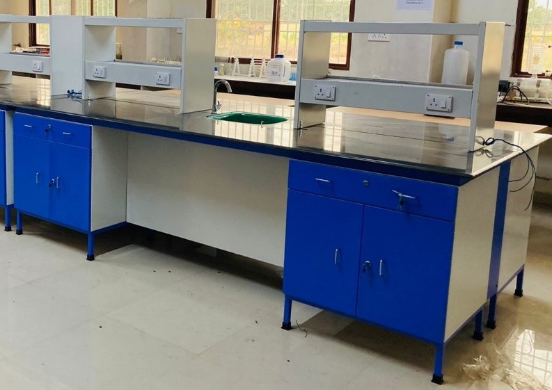 LAB TABLE BOTH SIDE WITH REGENT RACK AND SINK