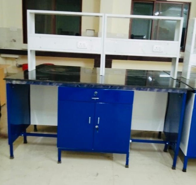 LAB TABLE ONE SIDE WITH REGENT RACK 